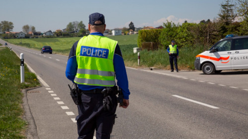 Frapp J Hriger Fl Chtet Mit Gestohlenem Auto Vor Polizei