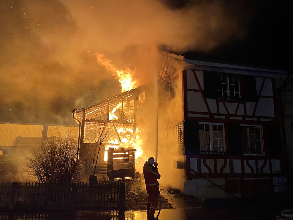 Frapp Frau Stirbt Bei Wohnhaus Brand