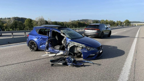 Frapp Une voiture percute une dépanneuse à Semsales