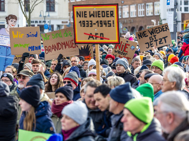 Frapp | Hunderttausende Demonstrieren Gegen Rechts