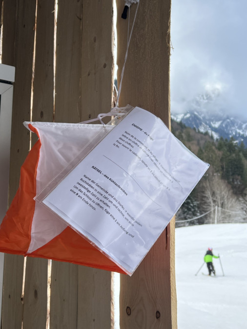 Sur l'image, la dernière balise du jeu de piste, à l'arrière du centre nordique.